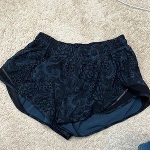 2” Hotty Hot Short Lululemon